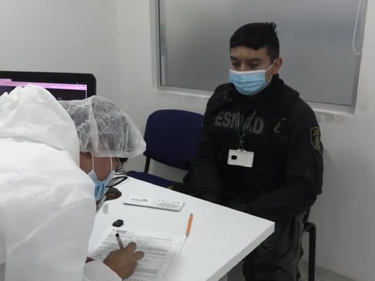 Arrancó vacunación contra la COVID-19 al personal activo de la Policía