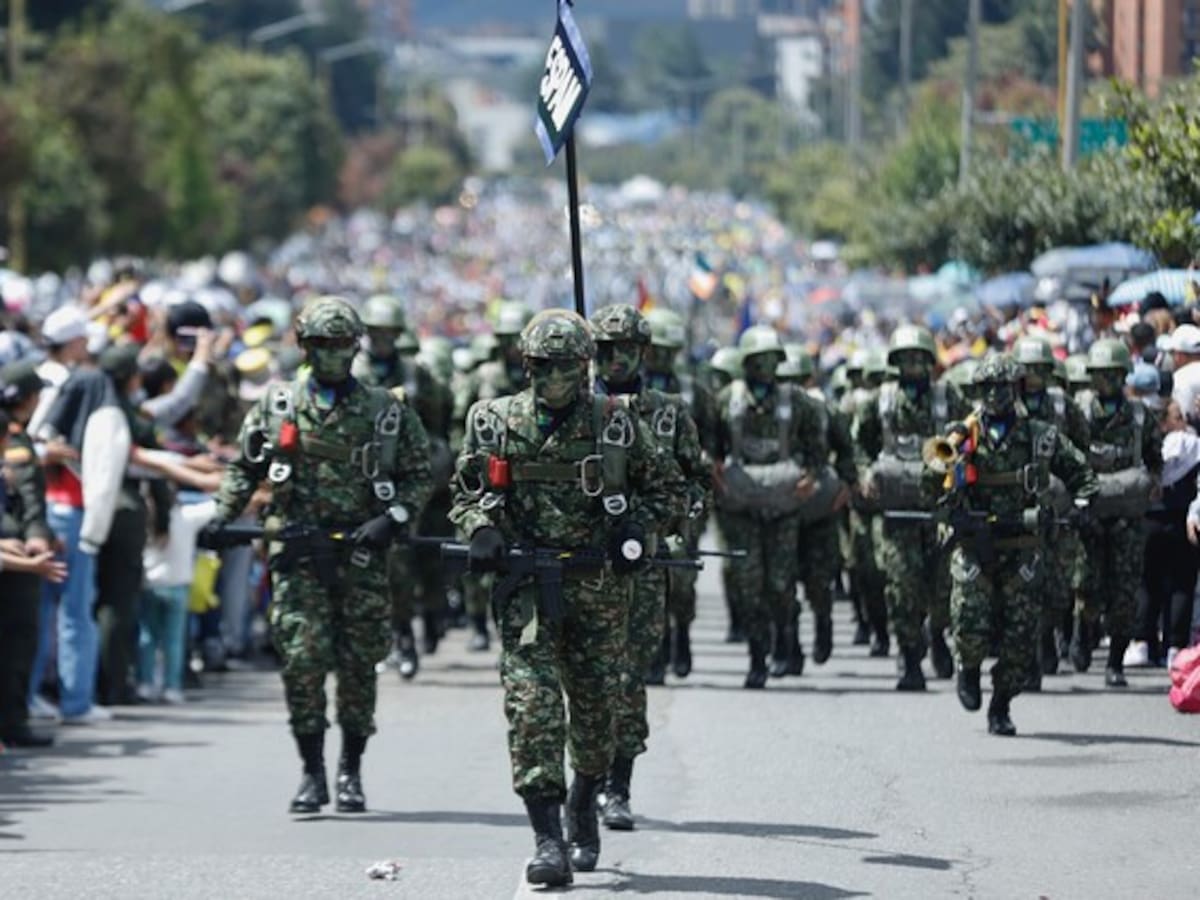 A qué hora inicia el desfile militar del 20 de julio en Bogotá: cierres viales y más