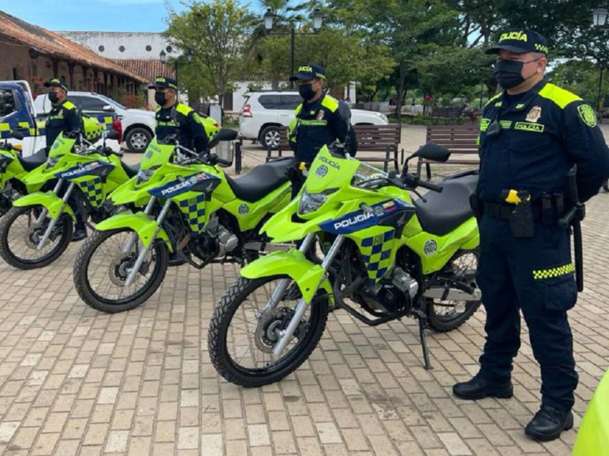 Policías de Mompox vestirán nuevo uniforme de la institución