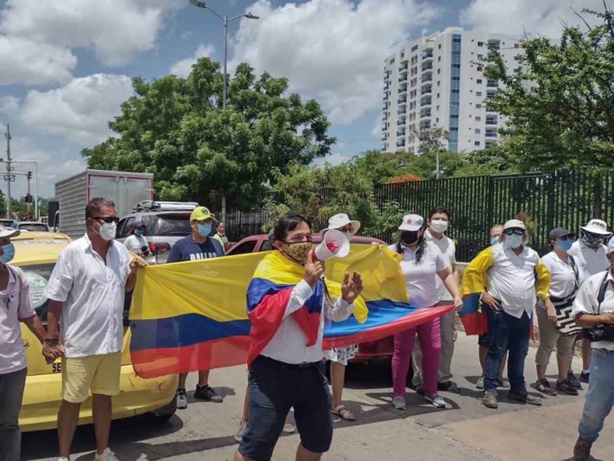 Residentes del Pie de la Popa bloquearon la Avenida El Lago