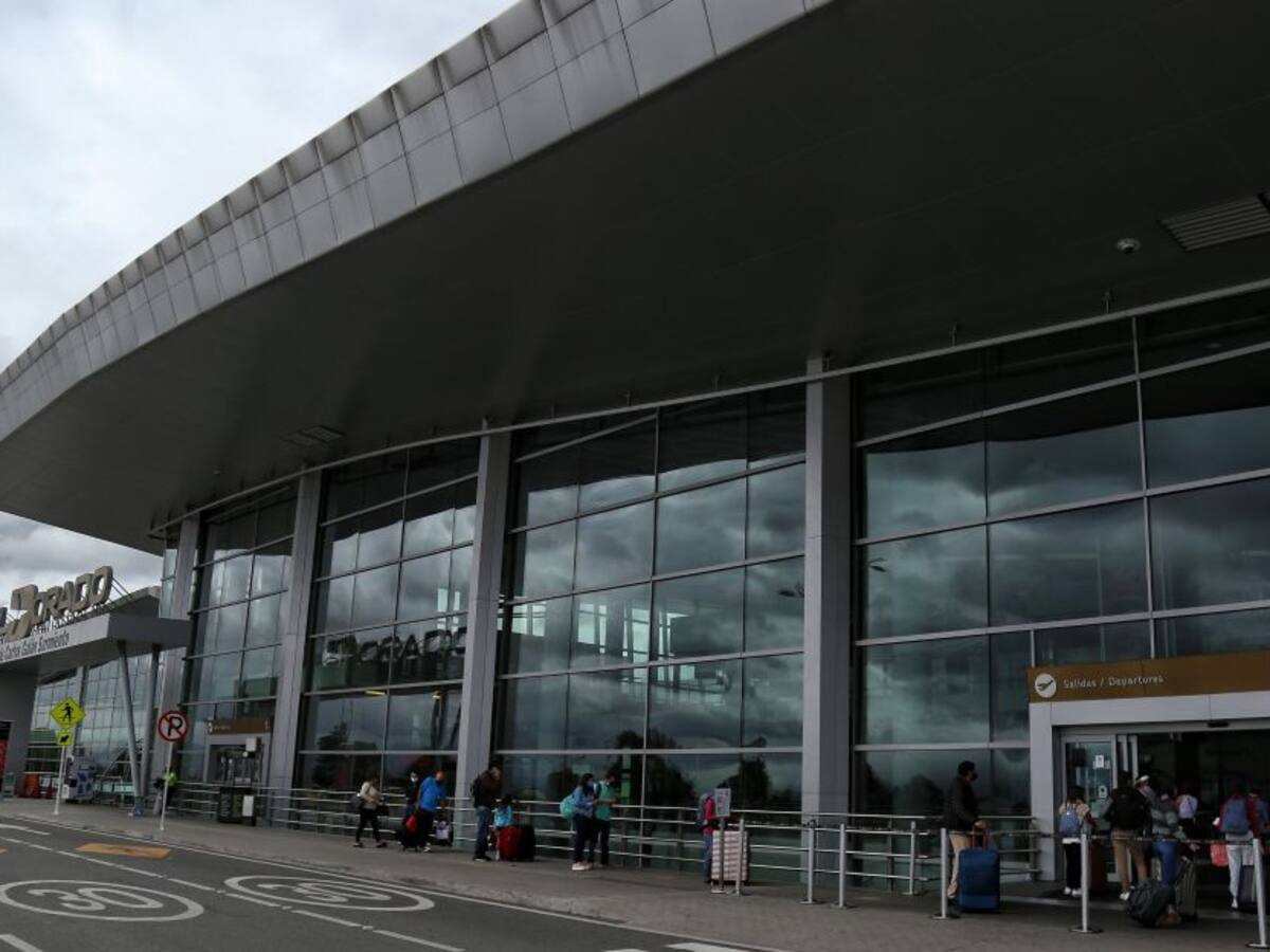 Muere detenido por narcotráfico en el aeropuerto El Dorado