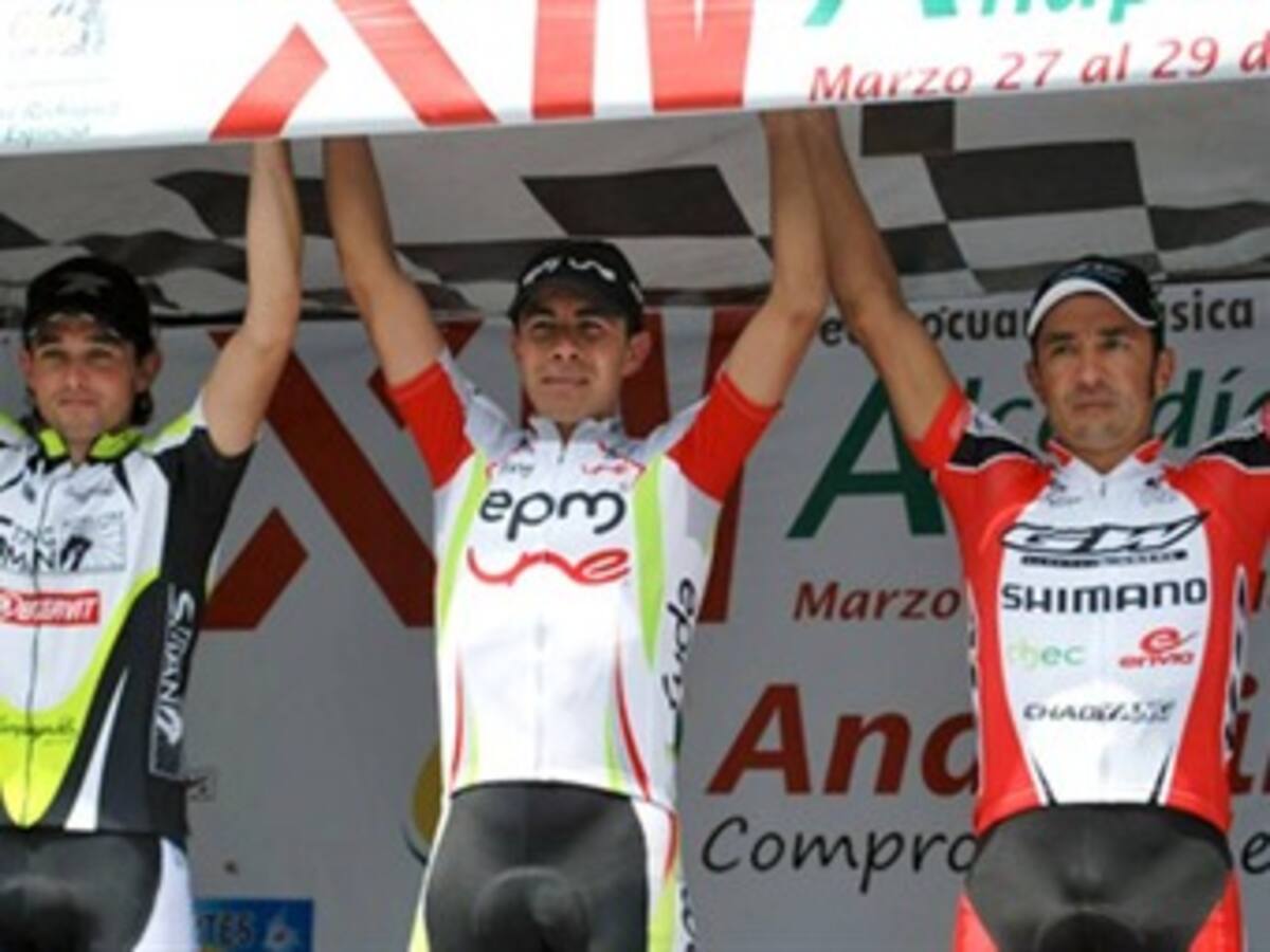 Giovanni Báez gana la Clásica de Anapoima