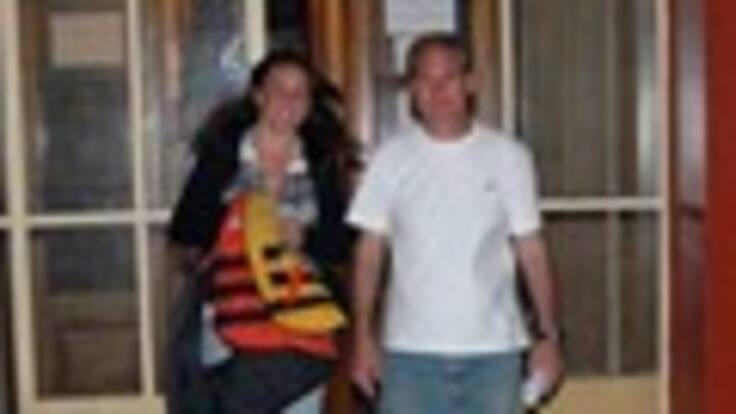 Laura Di Battista es la argentina que naufragó con su esposo. Cuenta como él nadó siete horas para conseguir ayuda