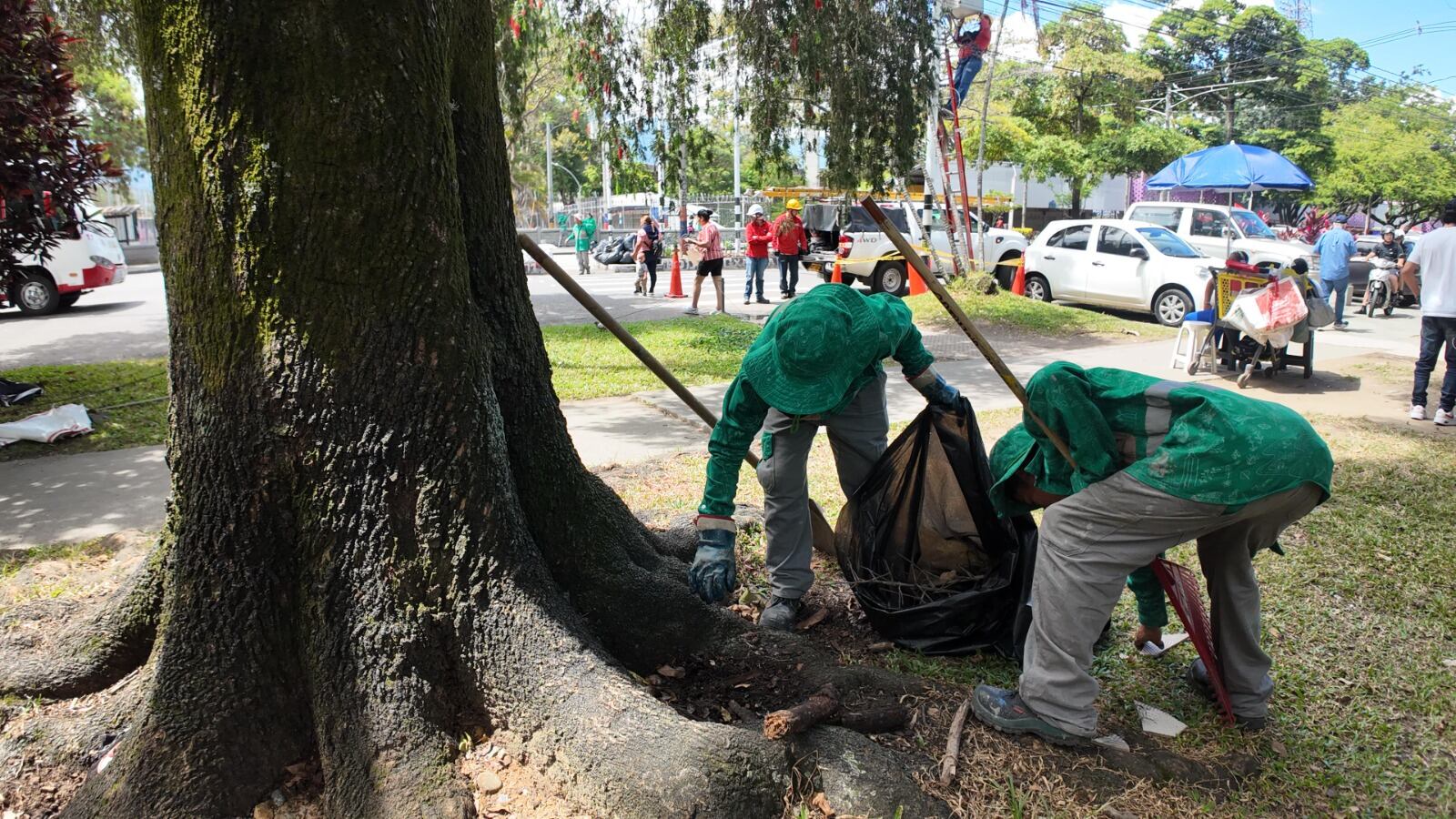 Recolección de basuras en la Feria de las Flores 2025. Foto: Alcaldía de Medellín.
