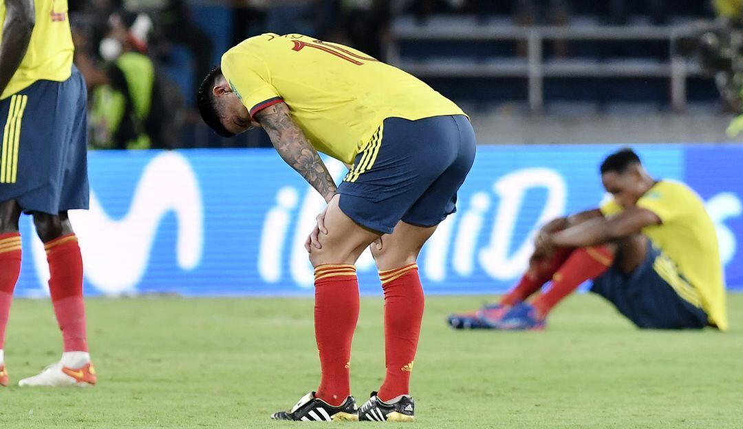 James se lamenta al termino del partido ante Perú.