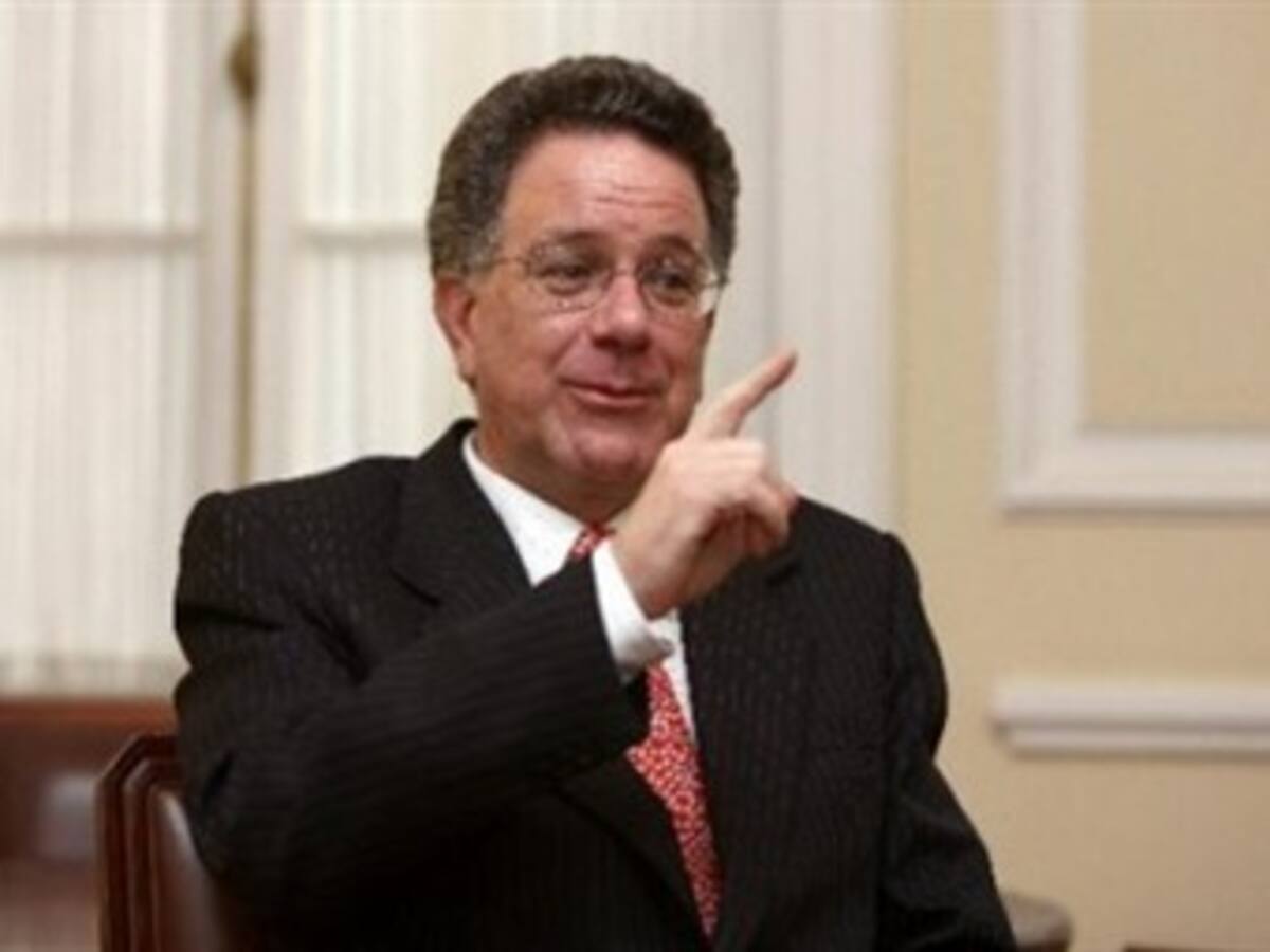 Procuraduría abre indagación preliminar a Luis Carlos Restrepo