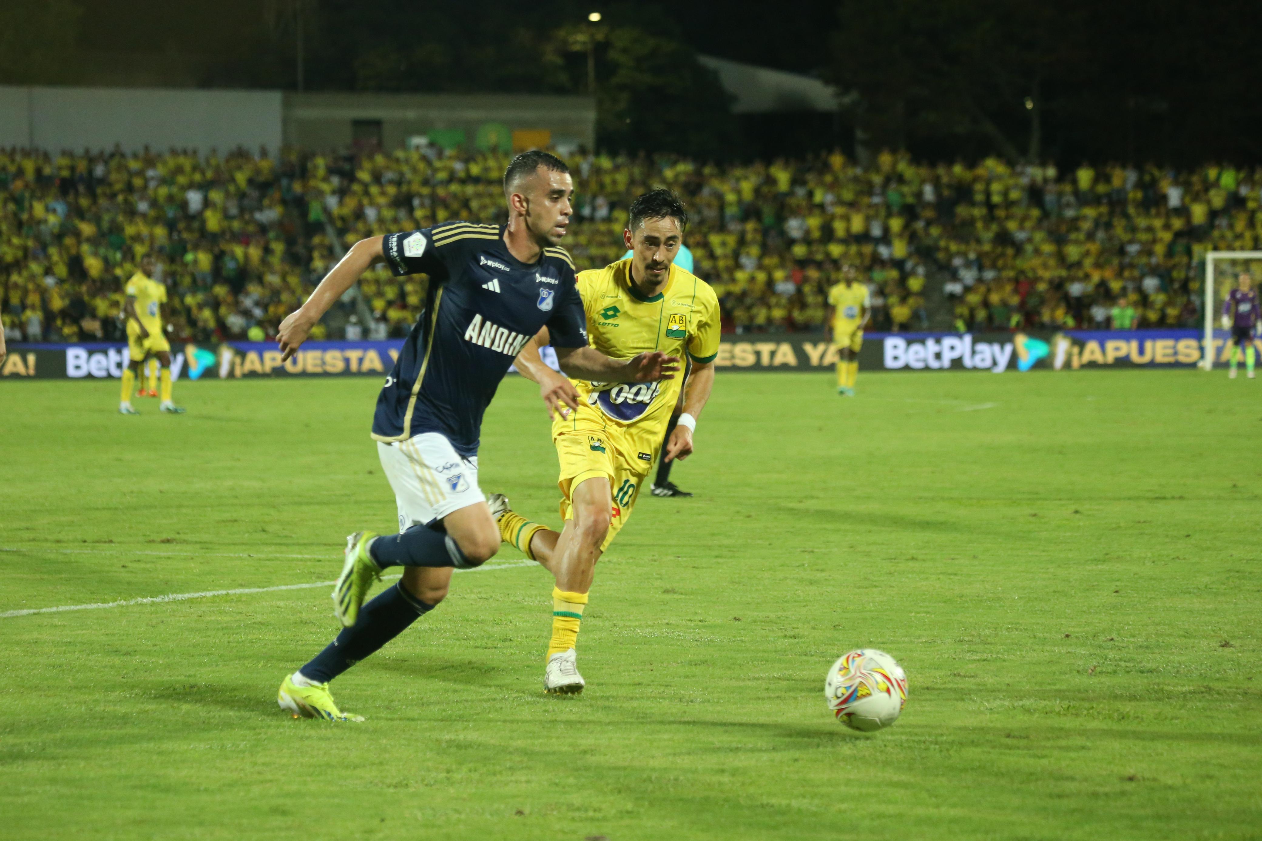 Bucaramanga y Millonarios se enfrentan en el estadio Américo Montanini / Colprensa.