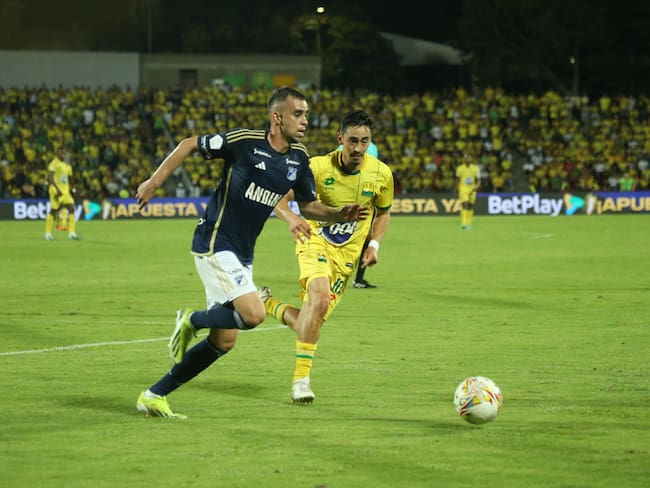 Bucaramanga y Millonarios se enfrentan en el estadio Américo Montanini / Colprensa.