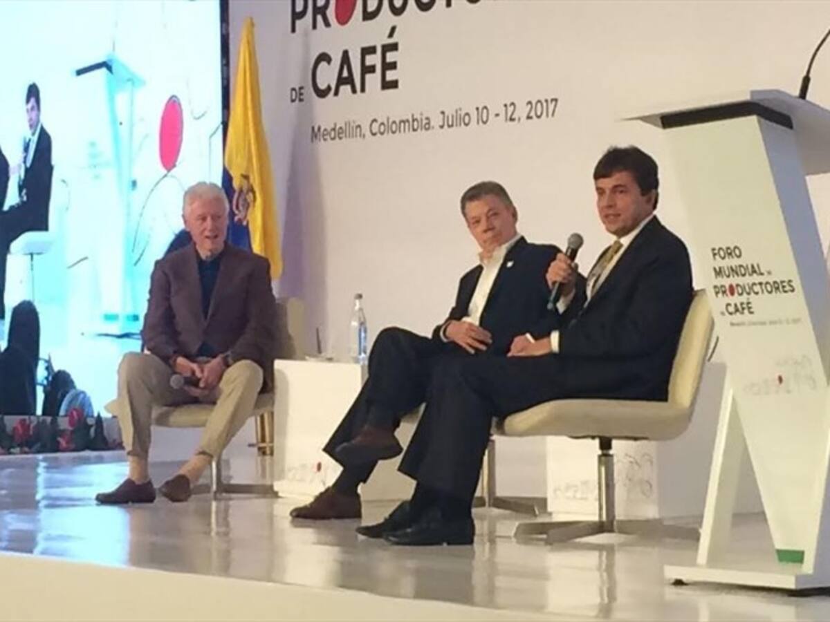 Usen el café, pero no dependan de él. Diversifiquen los cultivos: Bill Clinton