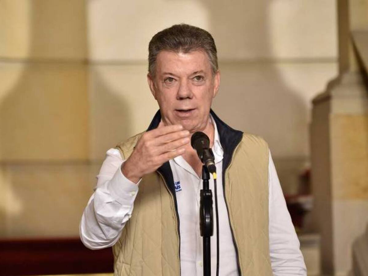 El mundo aplaude la paz en Colombia mientras aquí hay quienes la critican: Santos