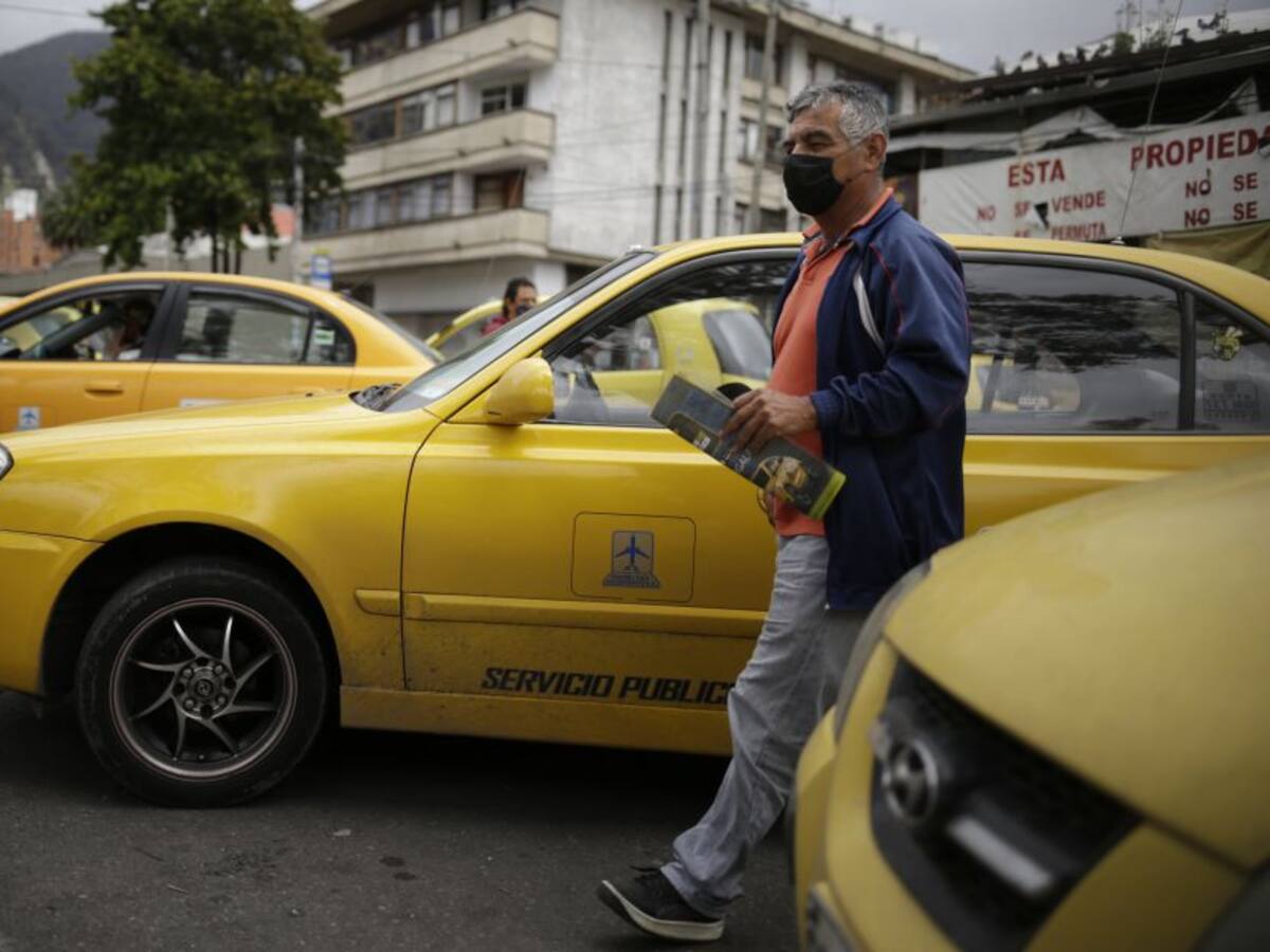 Taxistas rechazan ley para autorizar el servicio de transporte particular