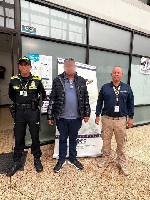 Inadmiten a extranjeros con líos judiciales en el Aeropuerto Internacional José María Córdova. Foto: Migración Colombia.