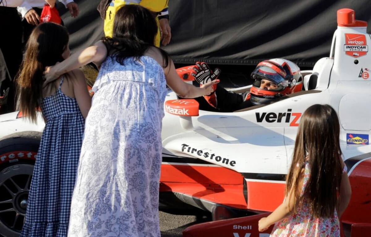 El piloto bogotano consiguió su decimotercer triunfo en la IndyCar en el inicio de la temporada 2015 en San Petersburgo. Montoya superó a su compañero de escudería Will Power, quien terminó segundo. El tercero fue Tony Kanaan.