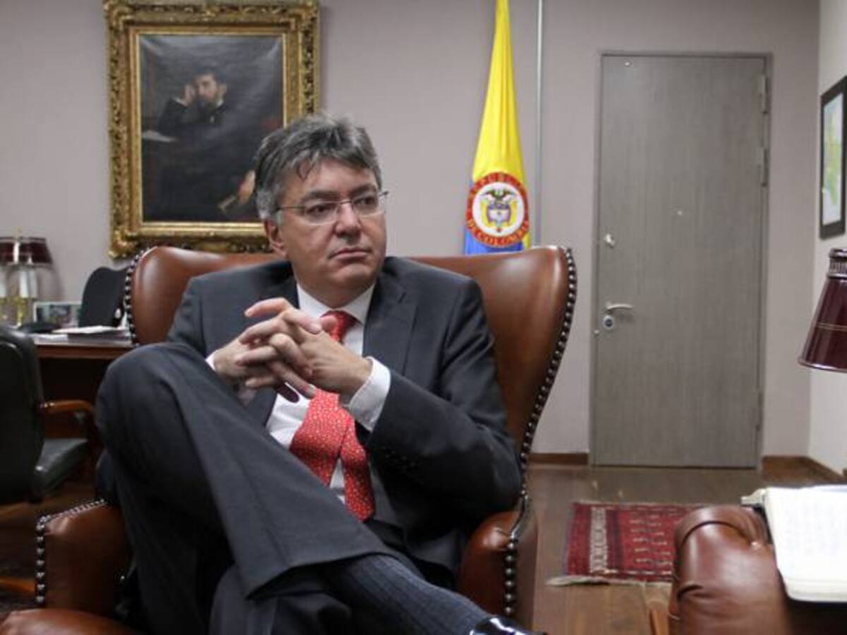 Gobierno venderá hasta US $2.000 millones para controlar tasa de cambio