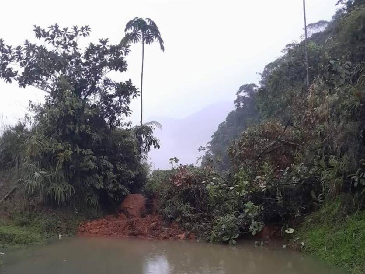 Paso restringido en la vía Quibdó-Medellín por seis derrumbes ocasionados por las lluvias