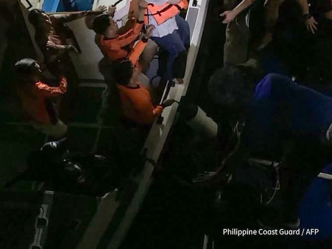 Al menos 15 muertos y 28 desaparecidos en naufragio de transbordador en Filipinas