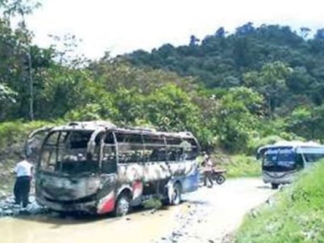 Presuntos miembros de las Farc quemaron un bus en Pueblo Rico, Risaralda