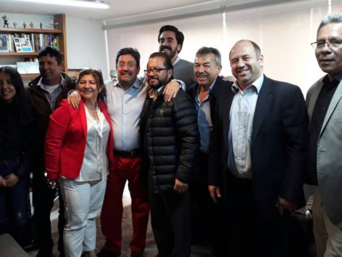 Piden investigar a ediles y concejales de La U por doble militancia