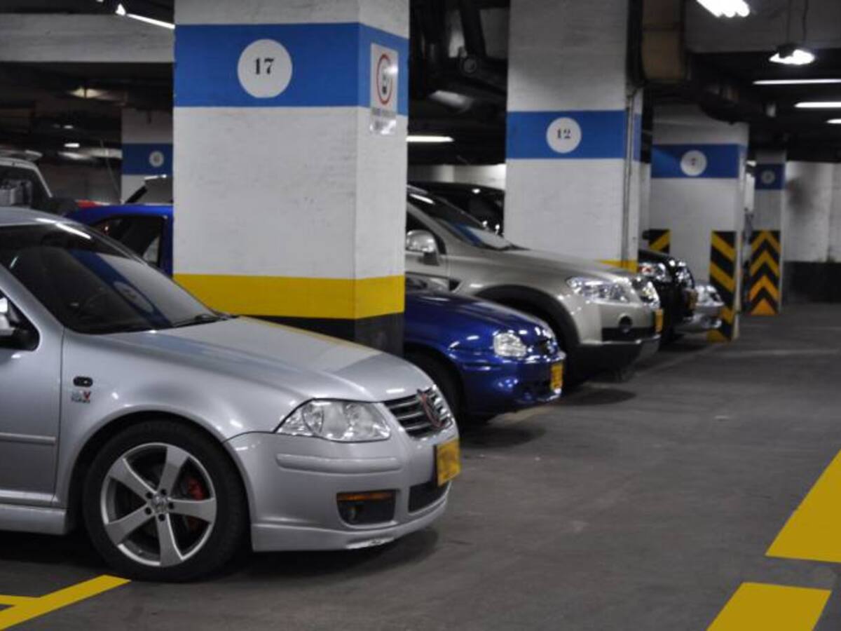 Con control remoto universal roban carros