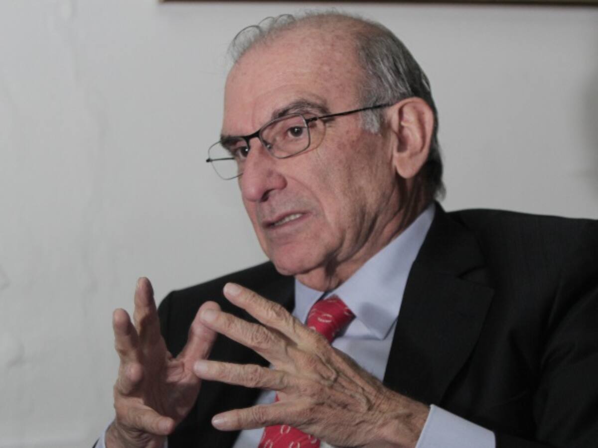 De La Calle se declara preocupado por candidatos cuestionados en listas al Congreso