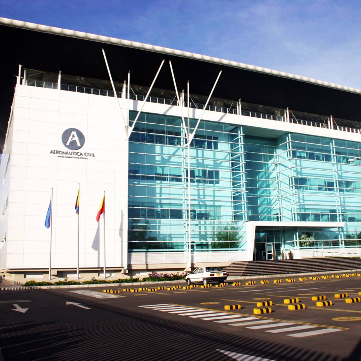 Renuncia alta asesora de Aerocivil tras denunciar acoso laboral y presiones para firmar contratos