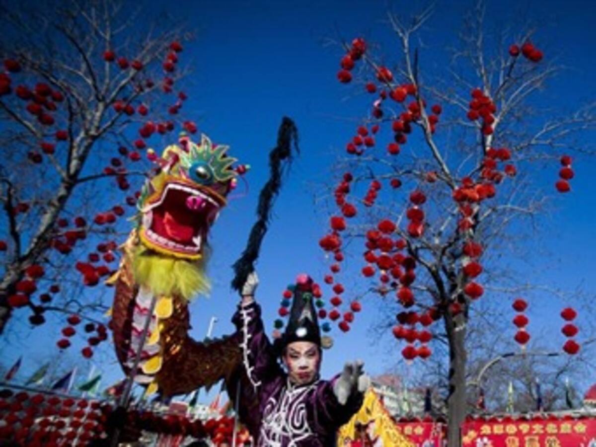 China da la bienvenida al año del dragón con una mezcla de ilusión y temor