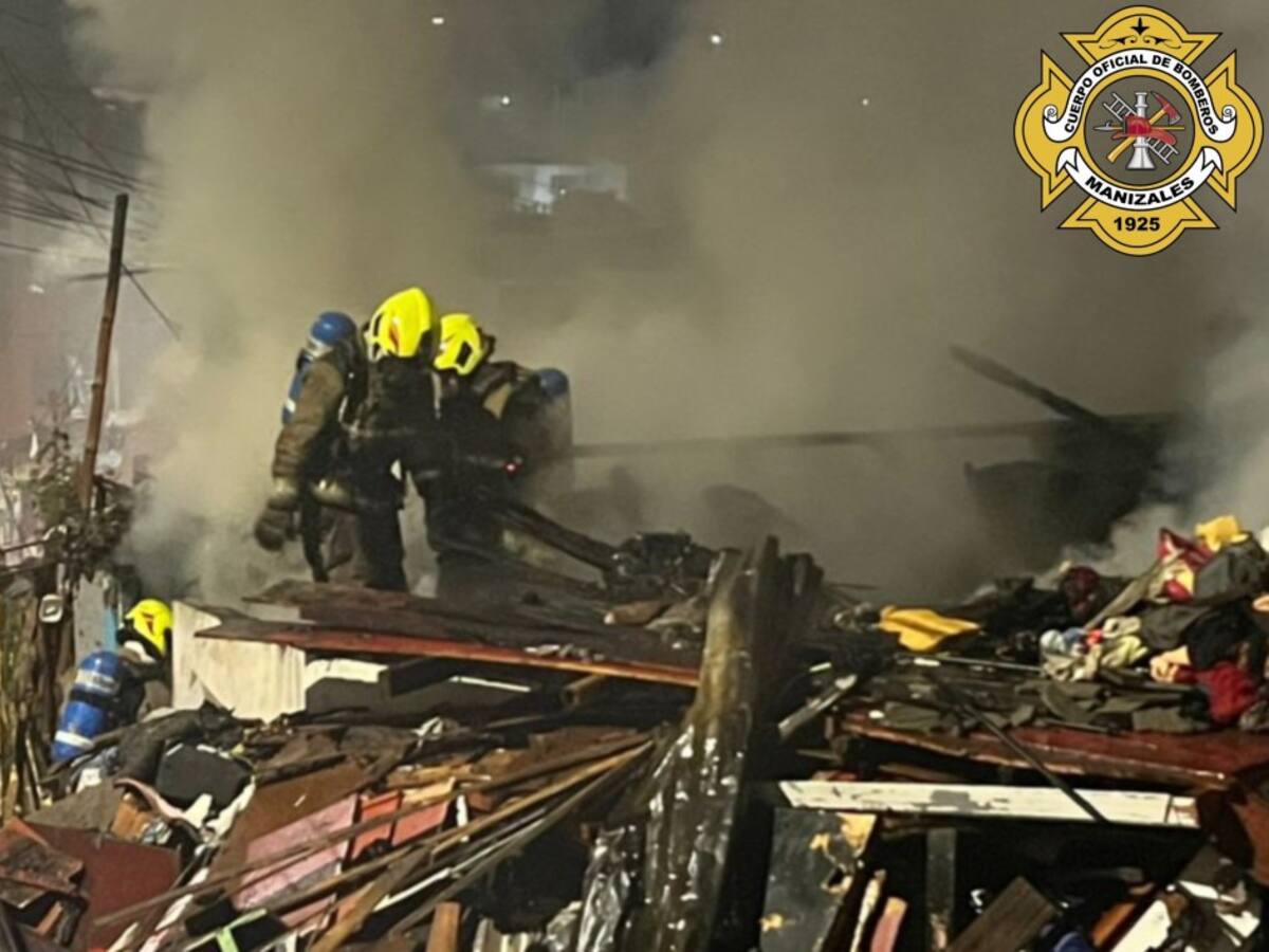 Un incendio en Manizales afectó tres casas y una de ellas quedó en pérdida total