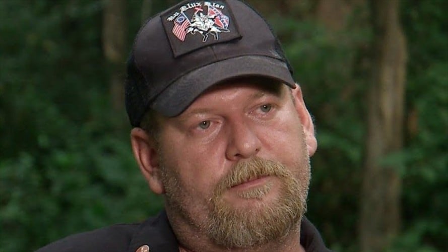 Chris Barker, líder de Los Leales caballeros blancos. Foto: Univisión