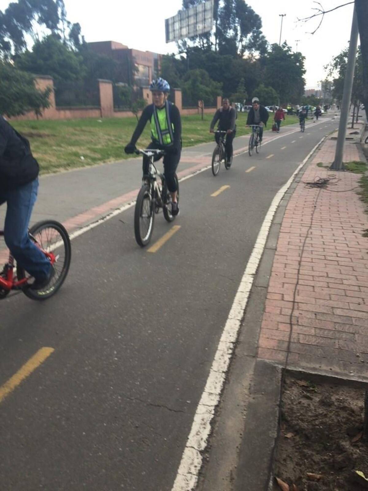 Se cumple una jornada más de día sin carro, ahora también sin moto. Saldrán de circulación 1.500.000 vehículos particulares y 425.000 motocicletas. La medida se extenderá hasta las 7:30 de la noche.
