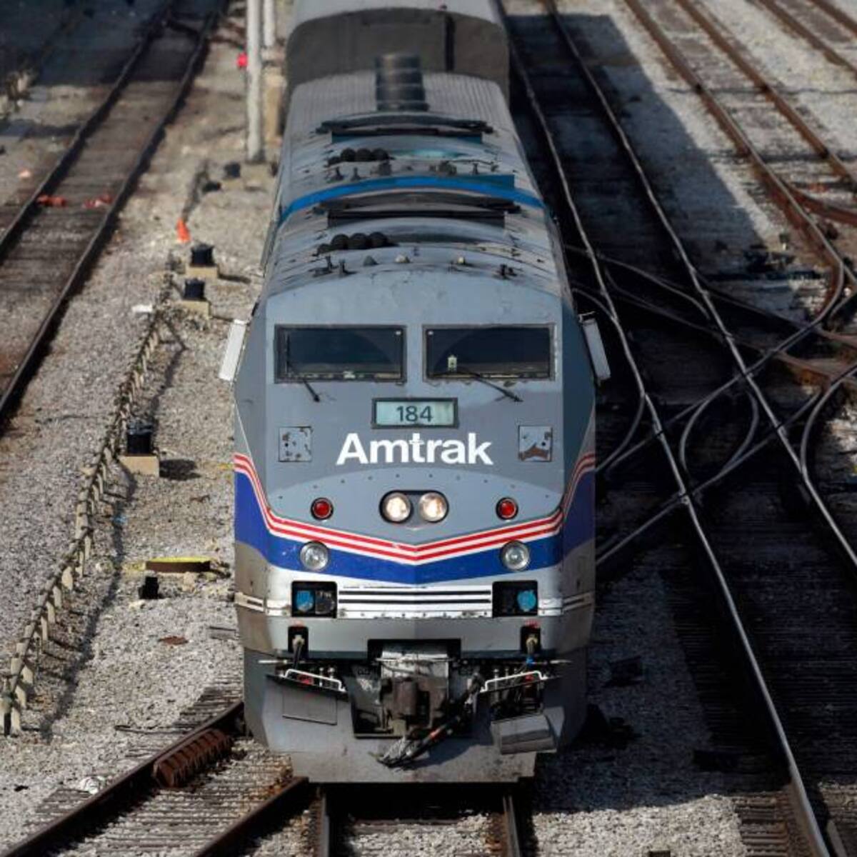 Tres muertos y varios heridos deja accidente de tren descarrilado en EE.UU.