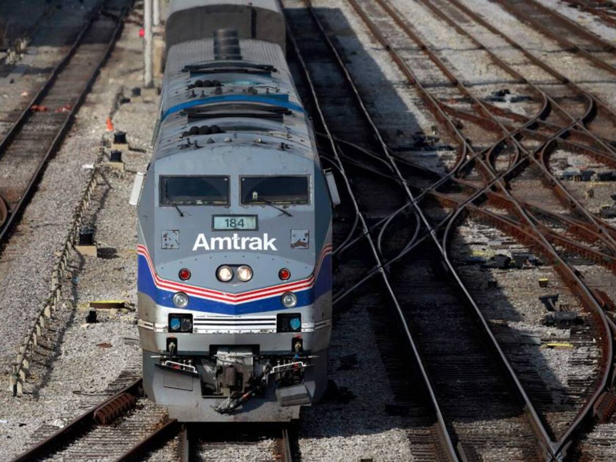 Tres muertos y varios heridos deja accidente de tren descarrilado en EE.UU.