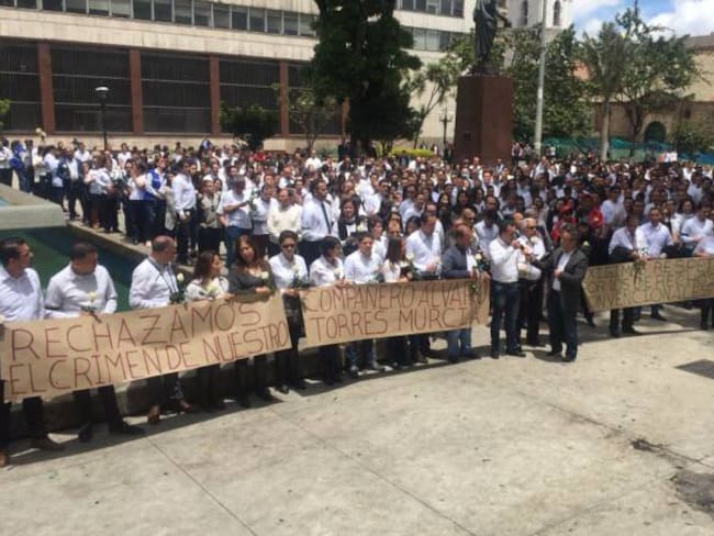 Trabajadores de Banco de la República rinden homenaje a compañero asesinado