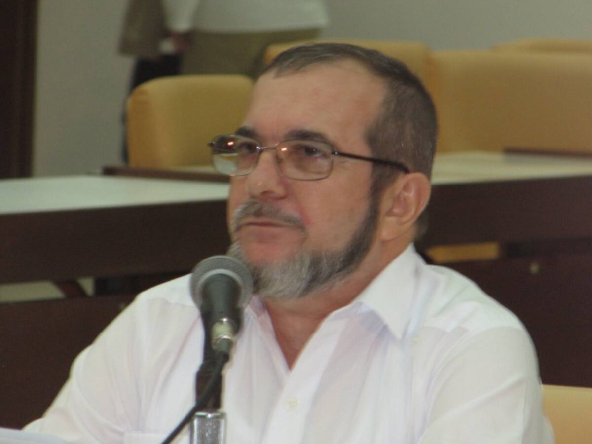 Se suspenden cursos políticos a guerrilleros por operativos: Timochenko