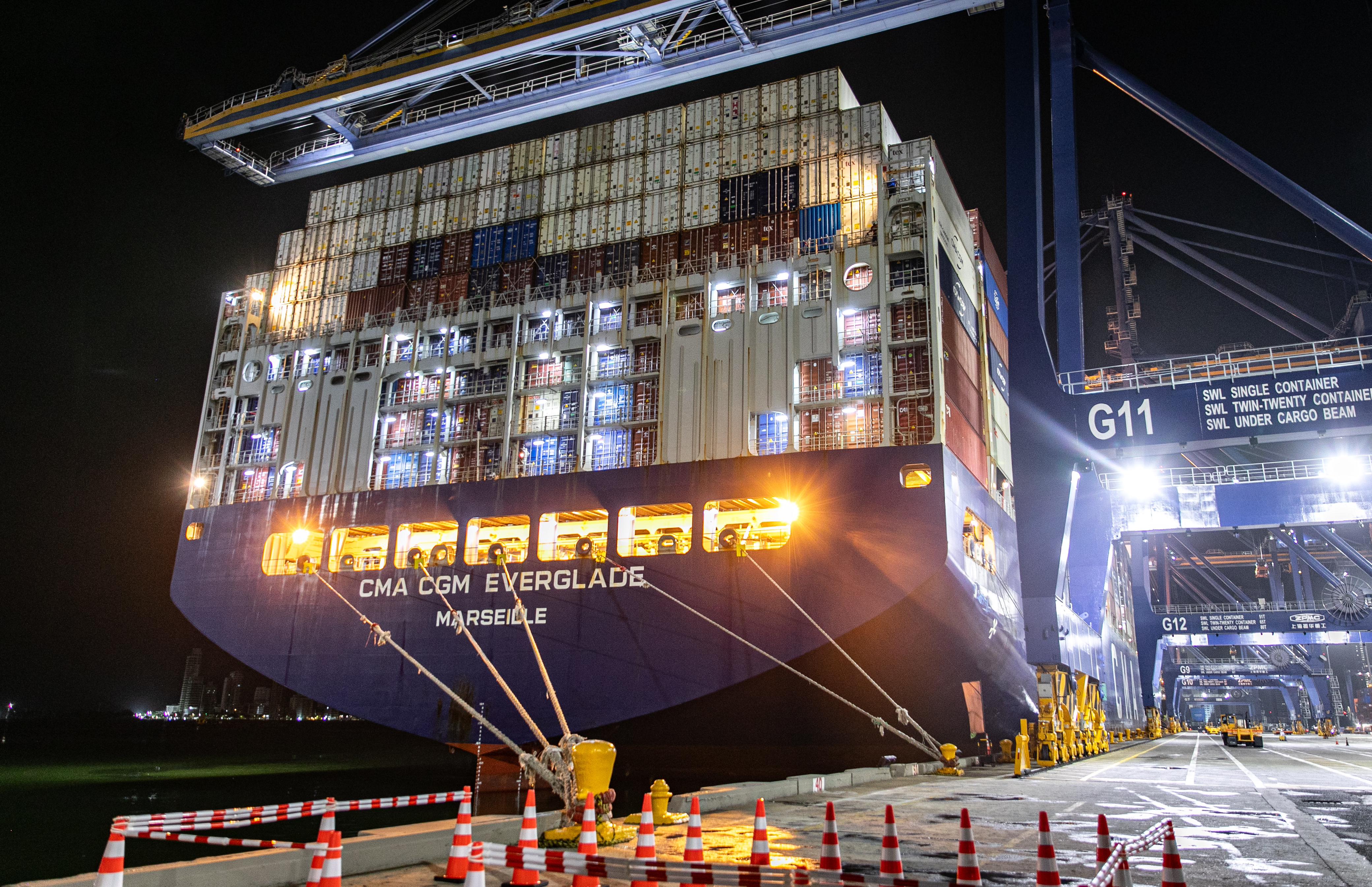 Momento exacto cuando llegó el primer tren del Metro de Bogotá al Puerto de Cartagena. Foto: Alcaldía de Bogotá.