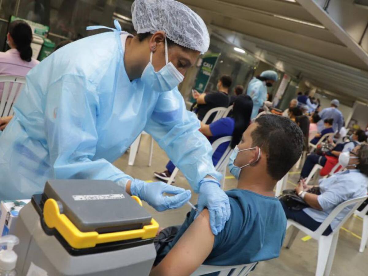 Cali comienza piloto de tercera fase de vacunación
