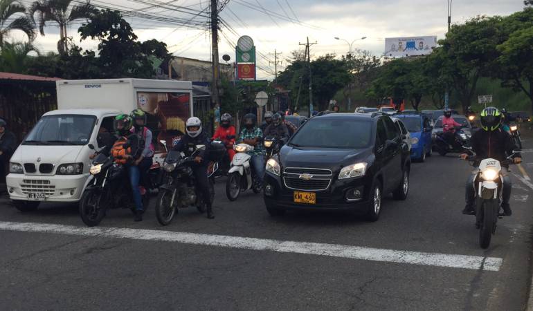 Para los conductores y peatones se ha vuelto molesta la mayor cantidad de motos circulando sin normas viales.