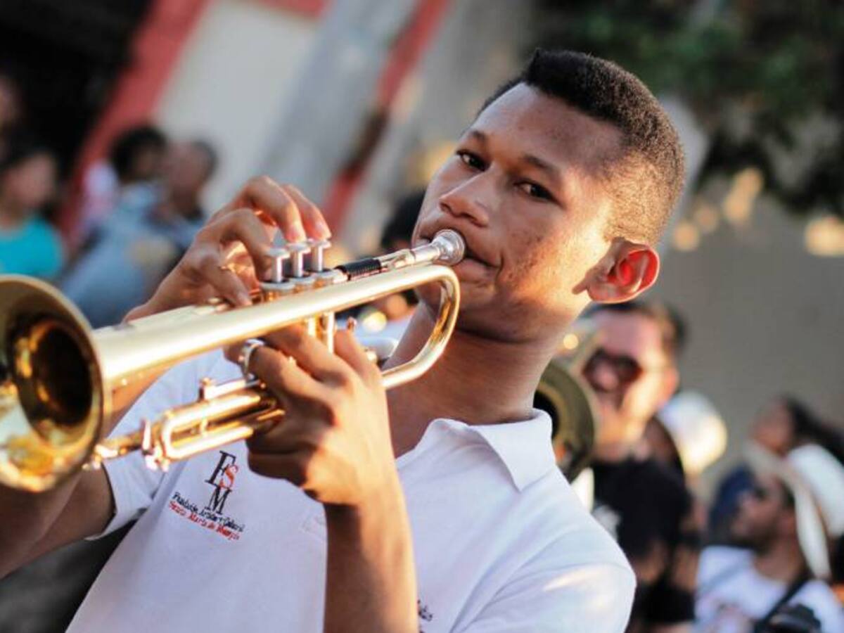 Niños de la Filarmónica Juvenil India Catalina al Festijazz de Mompox