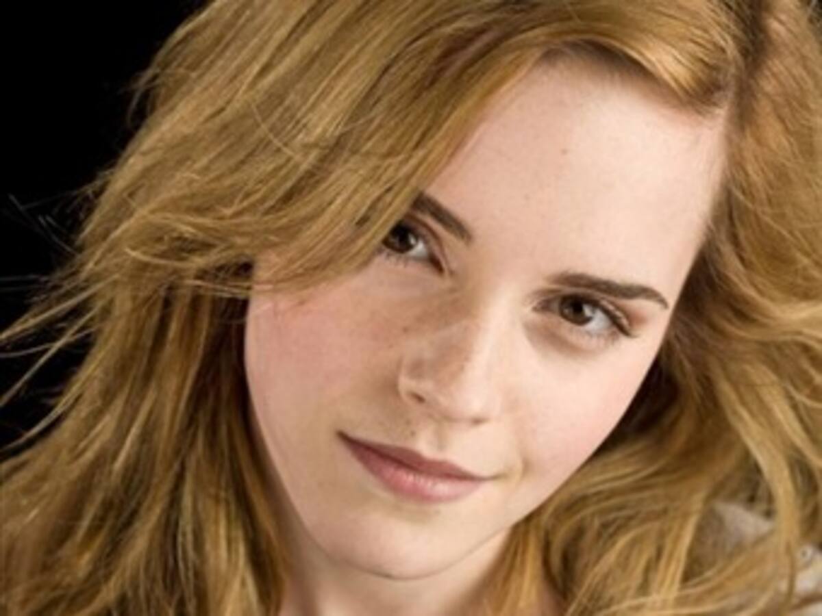 Vinienne Westwood desaira a la actriz Emma Watson al entregarle un premio