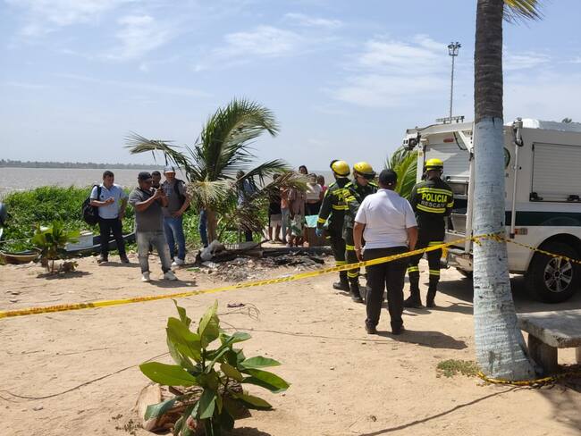 Labores de levantamiento de los cuerpos./ Foto: Caracol Radio