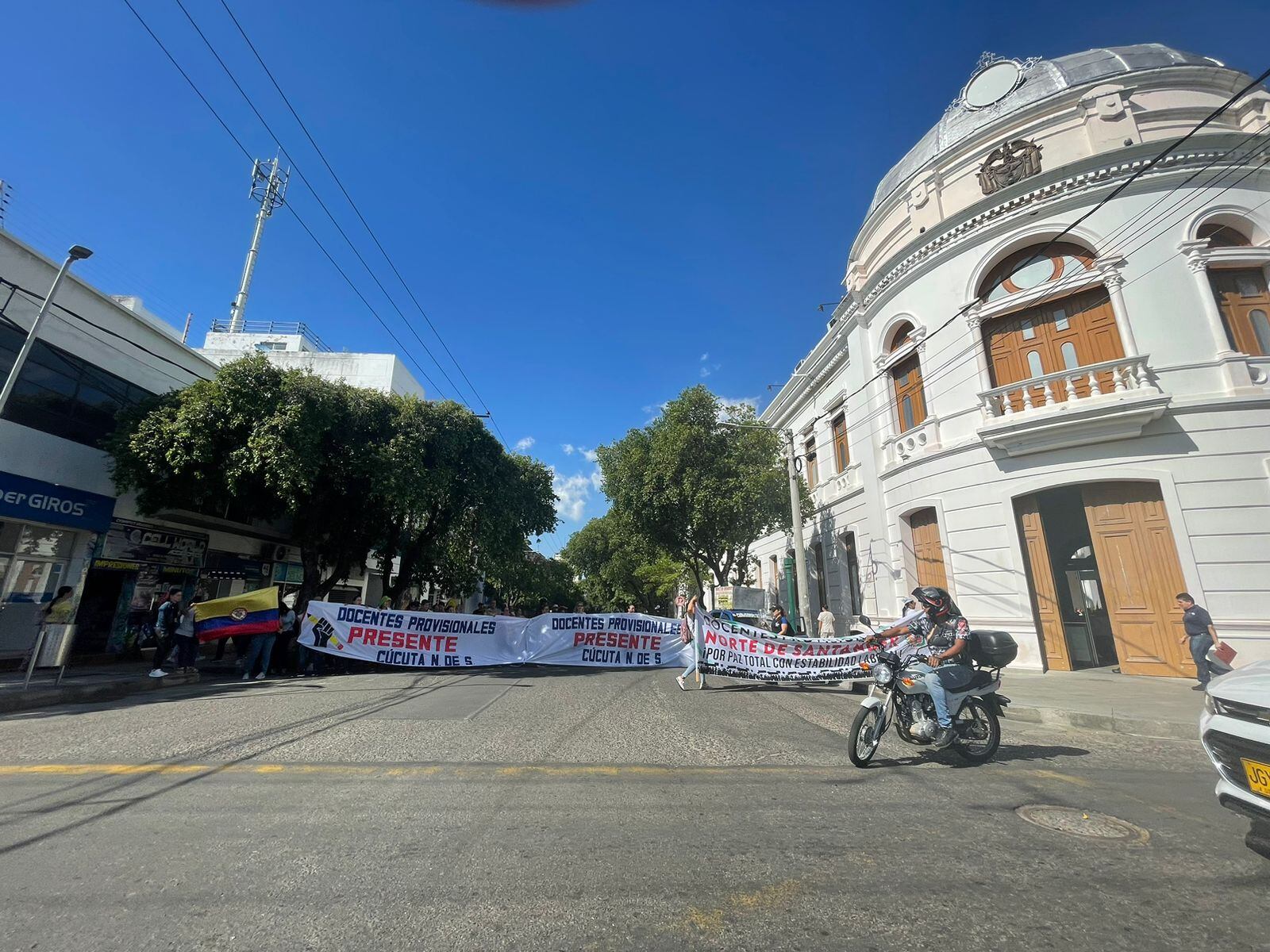 Protesta docentes por concurso de mérito