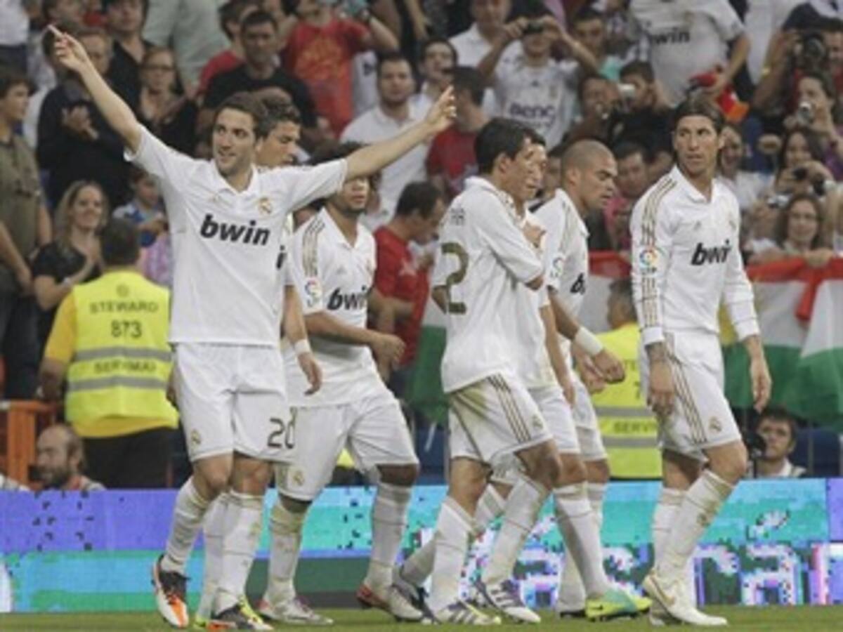 Real Madrid con tres de Higuaín y uno de Kaka derrota 4-1 al Betis