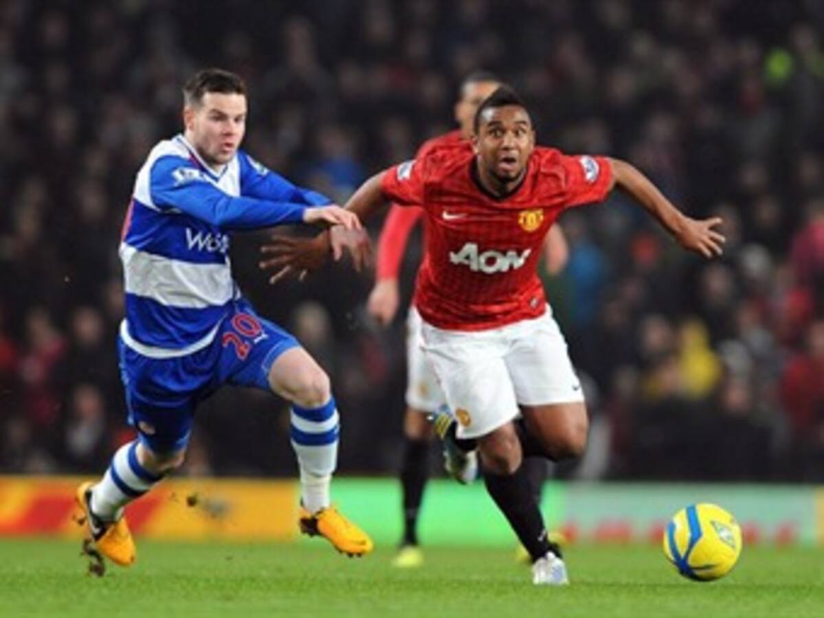 Manchester United lucha por salir del pozo en Liga Premier