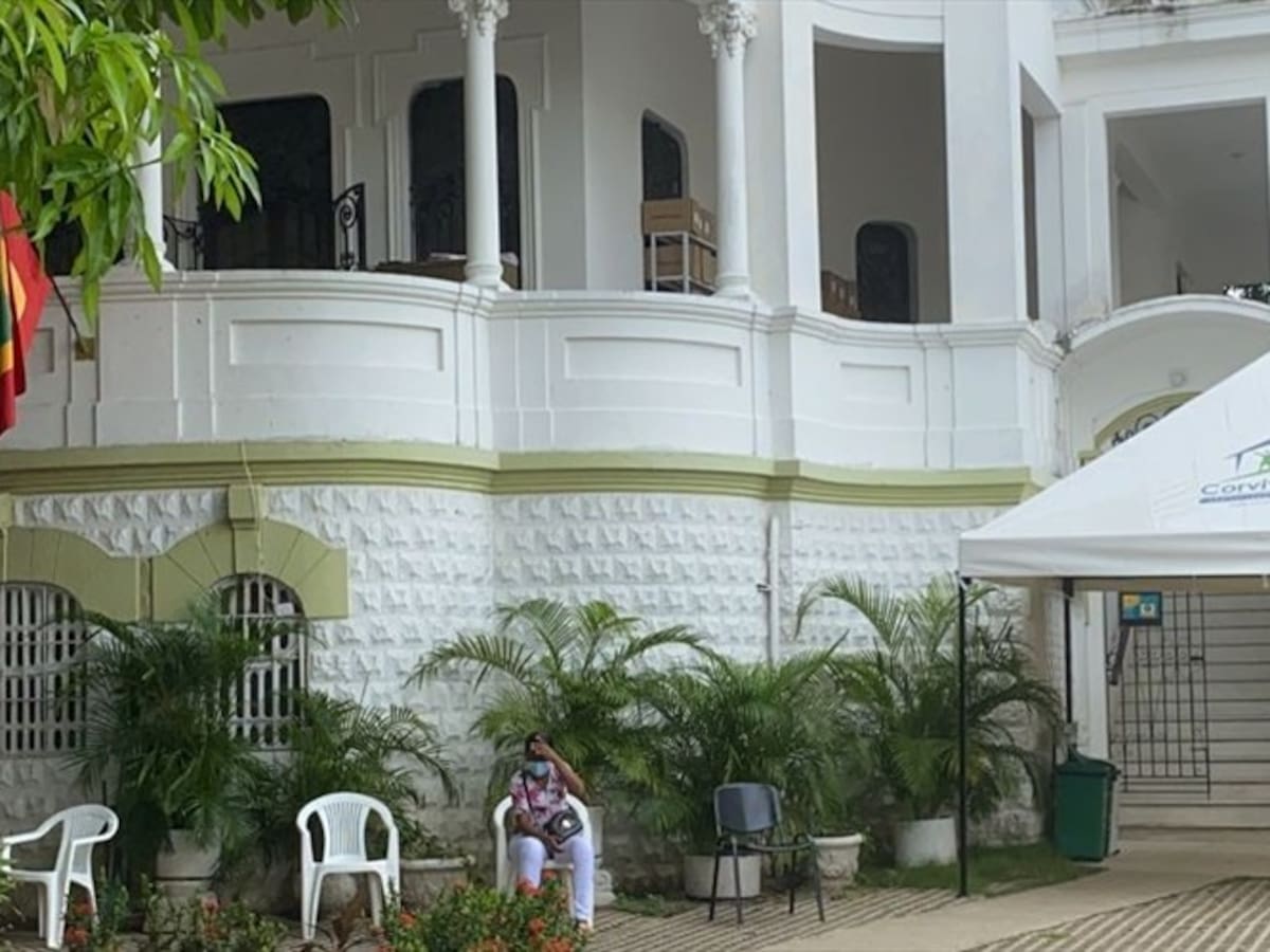 Denuncian deterioro físico y mal clima laboral en Corvivienda Cartagena