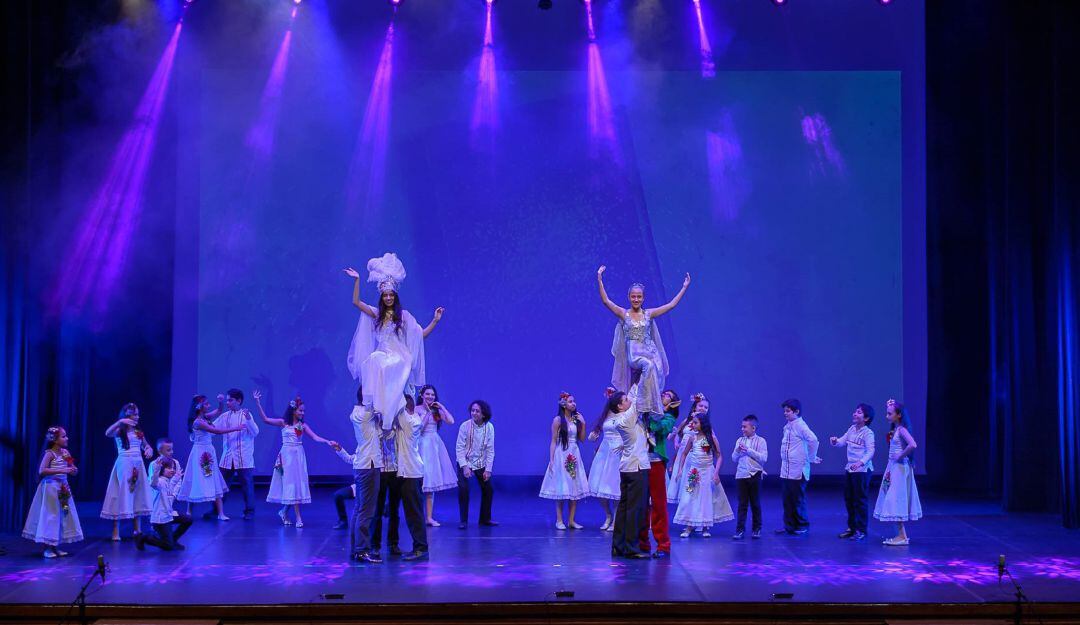 Cantos, danzas, narraciones, trajes folclóricos y diversión para toda la familia.