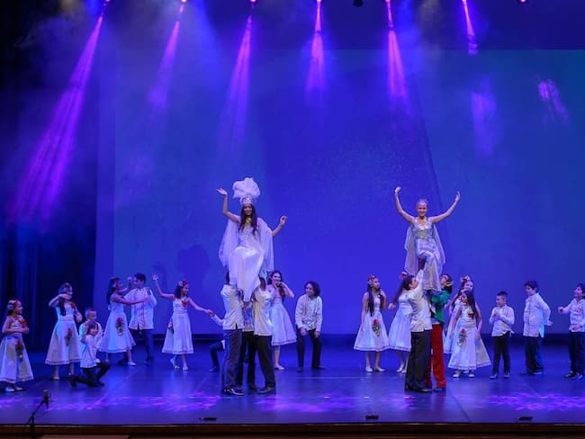 Cantos, danzas, narraciones, trajes folclóricos y diversión para toda la familia.