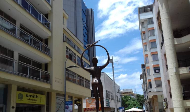 Facebook Caracol radio Armenia 1150am Tw @caracolRArmenia línea WhatsApp 3155681277