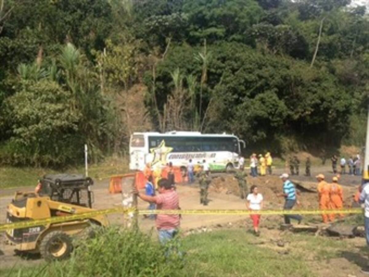 Por atentado de las Farc cierran Vía Panamericana
