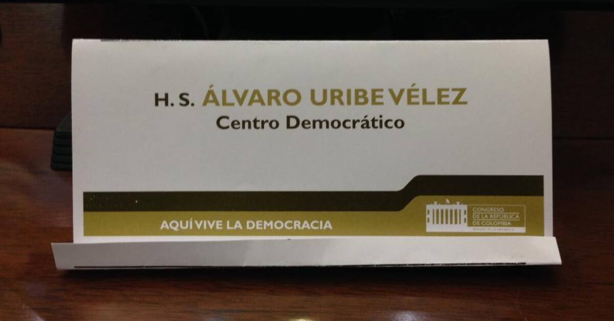 El jefe máximo del Centro Democrático y su ubicación en el recinto.