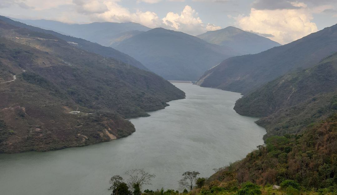 Foto embalse hidroituango 