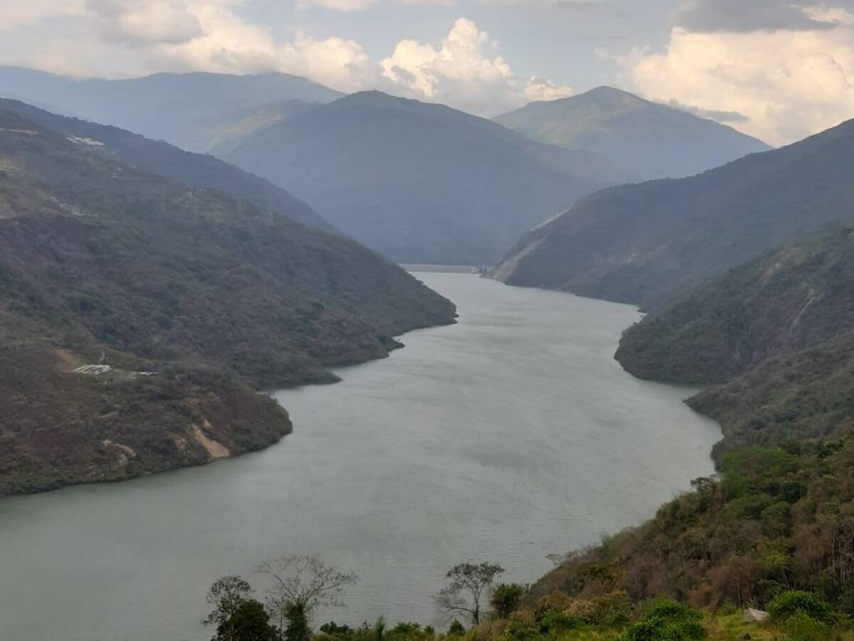 EPM advierte derrame de ACPM en la zona de inundación de Hidroituango